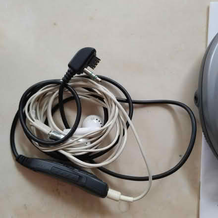 Photo of free Sony Discman & Accesories (Trinity Bellwoods) #4