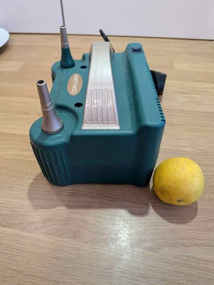 Photo of free Electric balloon pump + balloons (BN1 5GH) #3