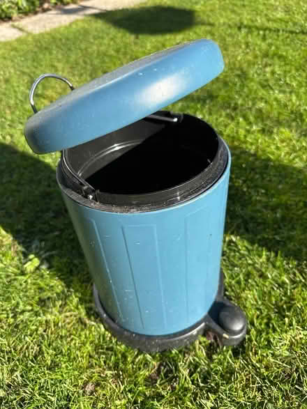 Photo of free Bathroom bin (Guildford GU2) #1