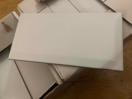 Photo of free White/matt Spanish tiles. Bevelled (Wandsworth SW18) #1