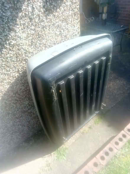 Photo of free Roofbox (Gallowstree Elm DY7) #4