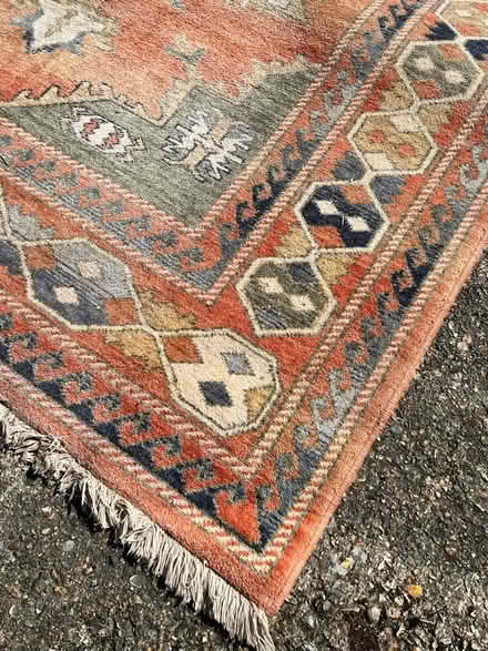 Photo of free large rug traditional pattern (Hoddesdon EN11) #2