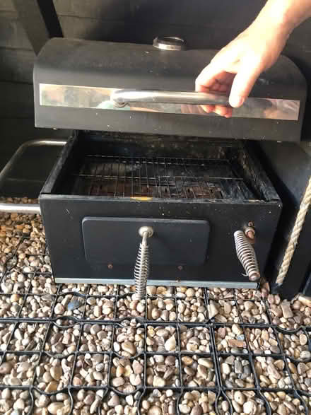 Photo of free BBQ no legs BBQ PIZZA TOPPER (Bedworth CV12) #3