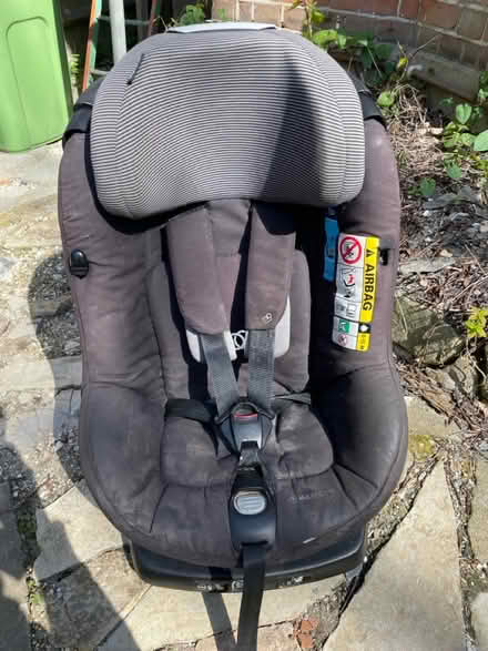 Photo of free Maxi Cosi Axissfix swivel car seat (Highgate N6) #1