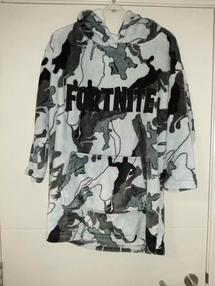 Photo of free Fortnite hoodie 7-10 years (Milton Ernest) #1