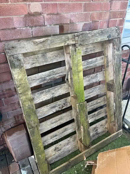 Photo of free Pallet (Oldham OL8) #1