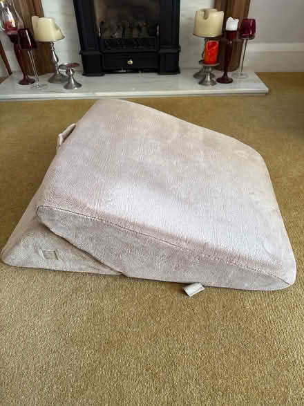 Photo of free PILLOW . Foam bed sit up support. (nottinghamfreegle CGA NG5) #3