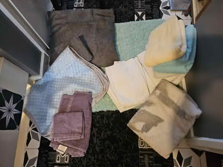 Photo of free Towels - Bath mats - P/Slips etc (BN220UQ) #1