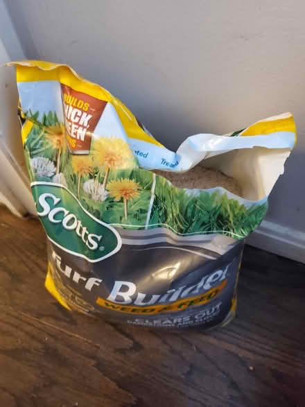 Photo of free Open bag of Scott's Turf Builder (8 Mile & Dequindre) #2