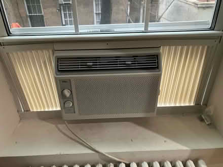 Photo of free Window AC unit (Upper east side) #1