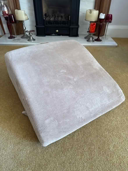 Photo of free PILLOW . Foam bed sit up support. (nottinghamfreegle CGA NG5) #4