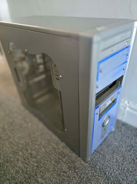 Photo of free Empty pc cases (microatx and vintage silver case) (Meersbrook S8) #4