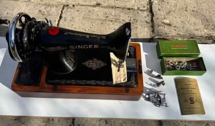 Photo of free Vintage singer sewing machine (Hove Station area BN3) #3