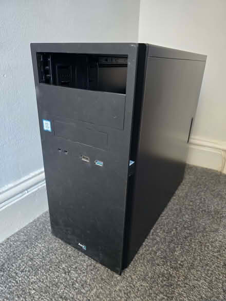 Photo of free Empty pc cases (microatx and vintage silver case) (Meersbrook S8) #1