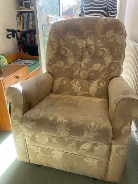 Photo of free Recliner (OX3 0NQ, Marsh Lane , Marston.) #1
