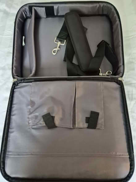 Photo of free Targus laptop bag with strap (Chalfont Common SL9) #2