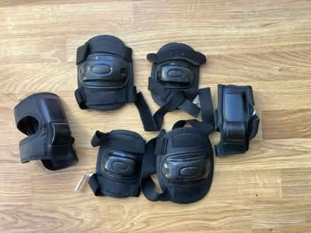 Photo of free Kids knee / elbow pads (Droitwich WR9) #1
