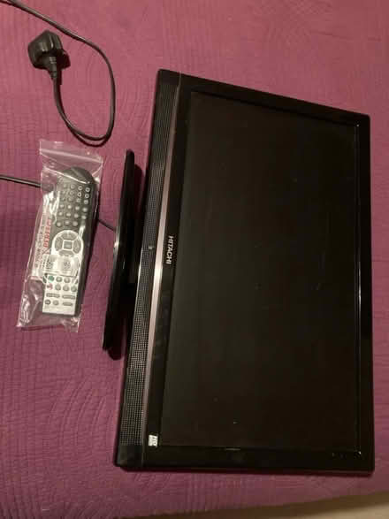 Photo of free Working tv with integrated dvd (SE8) #1