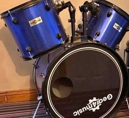 Photo of free bass drum and toms (Moor Allerton LS17) #1