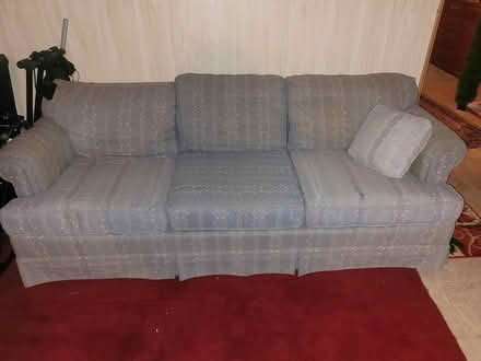 Photo of free couch (13212) #1