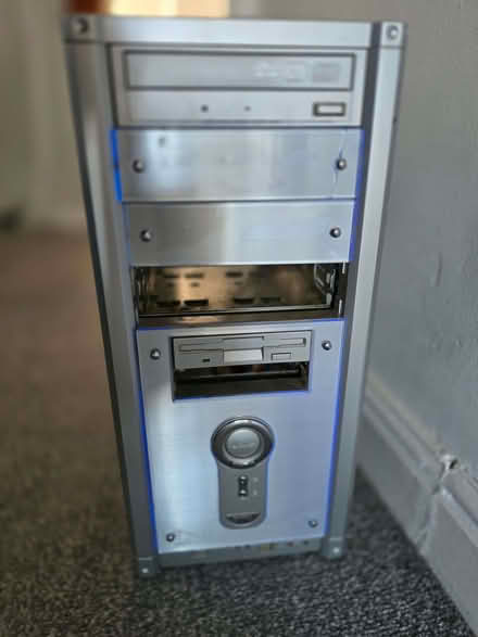 Photo of free Empty pc cases (microatx and vintage silver case) (Meersbrook S8) #3