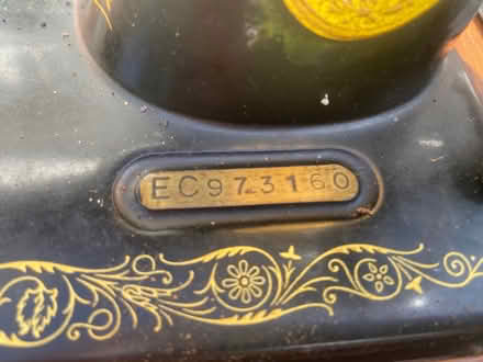 Photo of free Vintage singer sewing machine (Hove Station area BN3) #4