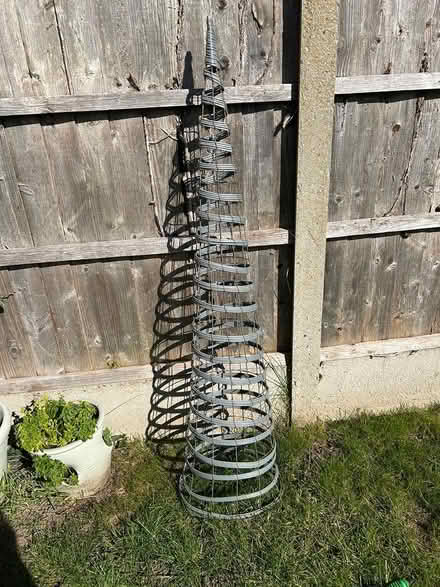 Photo of free Garden obelisk (Hoddesdon EN11) #1