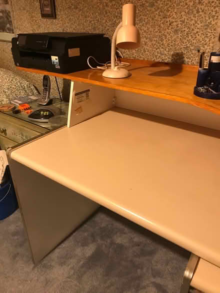 Photo of free Modern Desk (Emsworth town centre) #3