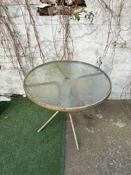 Photo of free Glass garden table (Westend LA3) #4