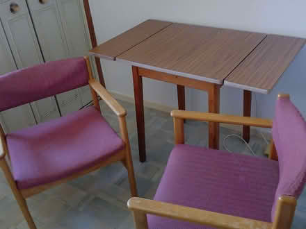 Photo of free Drop leaf table and 2 chairs (Lower Earley RG6) #1