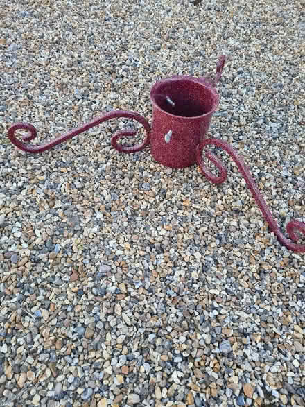 Photo of free Xmas tree stand burgundy (Bray Studios SL4) #2