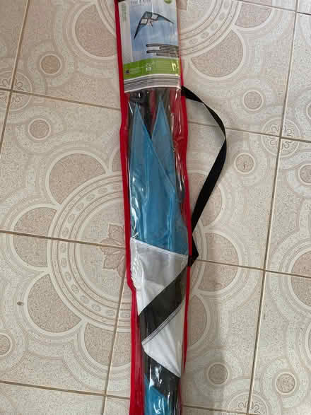 Photo of free Small stunt kite and trapezium(?) kite (Lightpill GL5) #2
