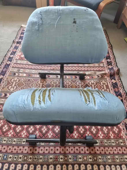 Photo of free kneeling chair on wheels (Hersham KT12) #4