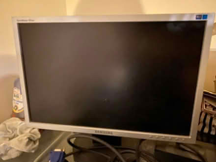Photo of free Samsung 19” monitor and multi media keyboard speakers mous (Isfield TN22) #2