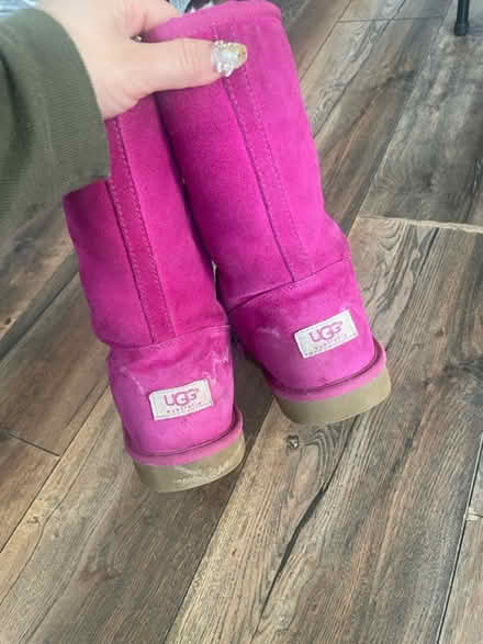 Photo of free Uggs sz6 (Mechanicsville) #2