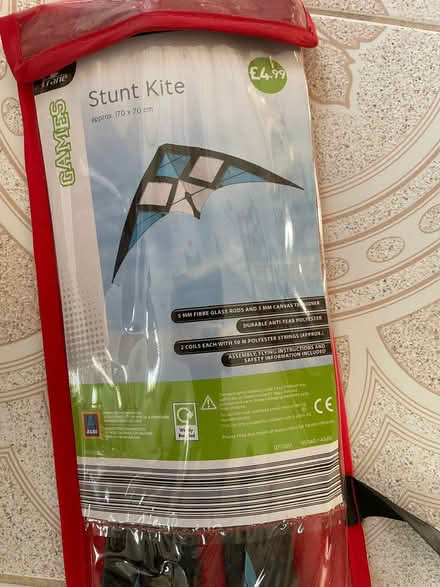 Photo of free Small stunt kite and trapezium(?) kite (Lightpill GL5) #1