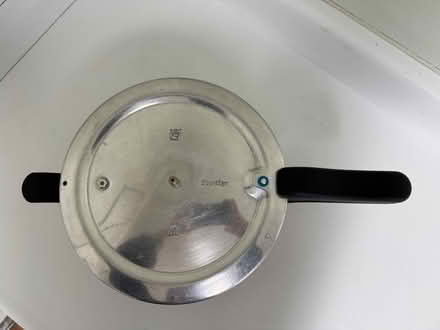 Photo of free 5.0 L aluminum pressure cooker (1075 Valencia Avenue) #2