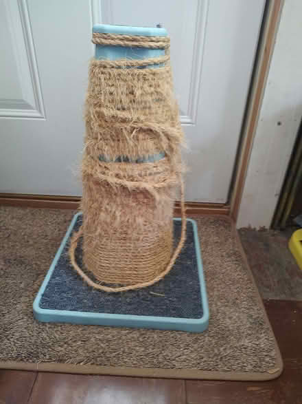 Photo of free Cat Scratching Tower (Near Fairview & 55th St, DG) #1