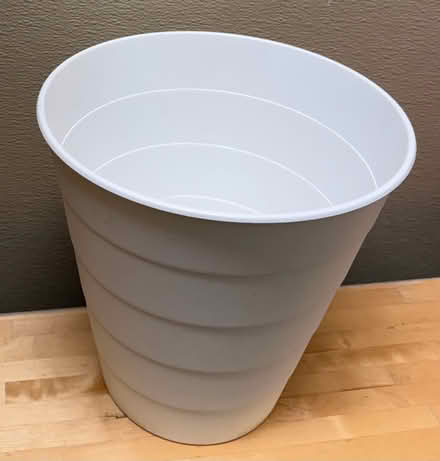 Photo of free IKEA 3-gallon trash bin (1075 Valencia Avenue) #1