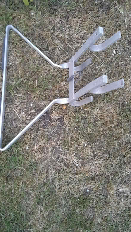 Photo of free metal rack (Loughton IG10) #2