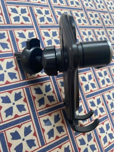 Photo of free Vent mounted car mobile phone holder (Gobowen SY11) #2