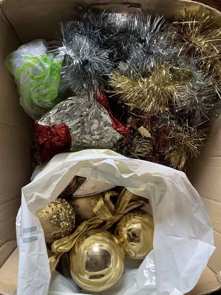 Photo of free Christmas decorations (Hulme M16) #1