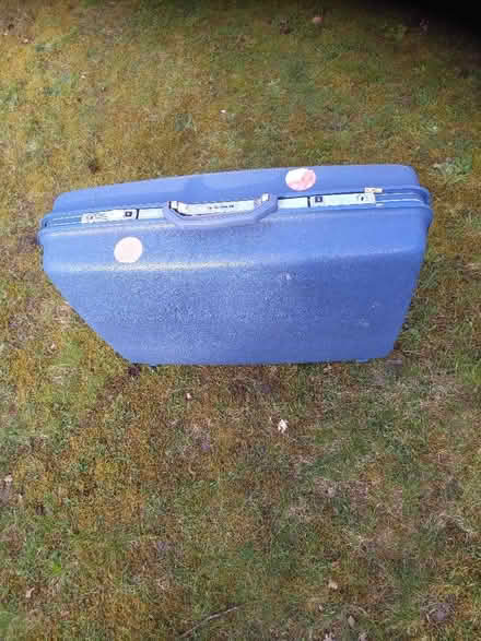Photo of free Samsonite suitcase (Gorse Hill GU22) #1