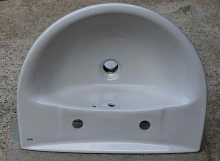 Photo of free Roca Wash hand basin and pedestal (Spilsby- PE23 5EX) #2