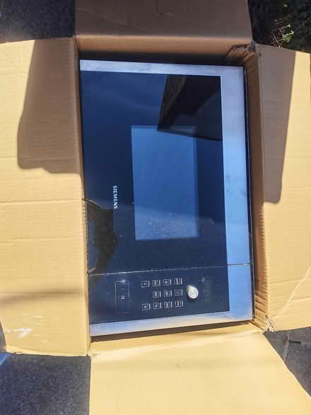 Photo of free Siemens built in microwave? (Chessington KT9) #1