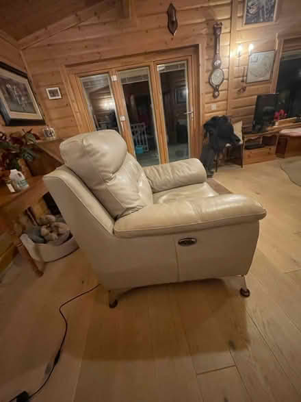 Photo of free cream electric reclining chair (hp160jl) #4