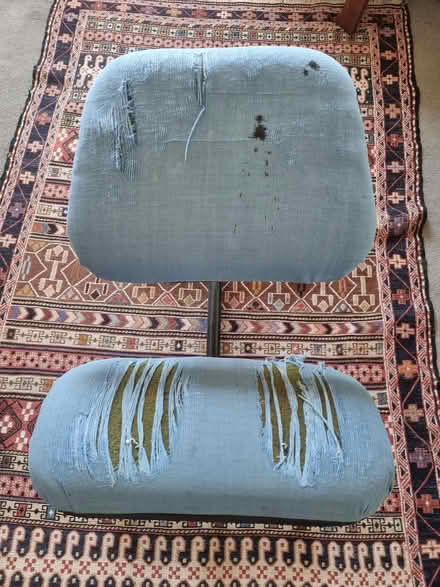 Photo of free kneeling chair on wheels (Hersham KT12) #1
