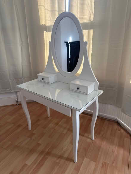 Photo of free dressing table (Hackney E9) #1