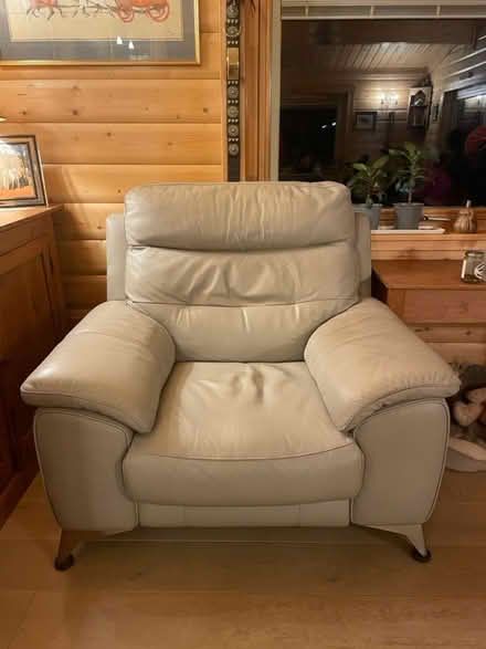 Photo of free cream electric reclining chair (hp160jl) #1