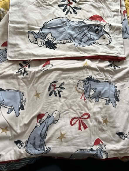 Photo of free Disney Eeyore Christmas double duvet set (BT6) #1